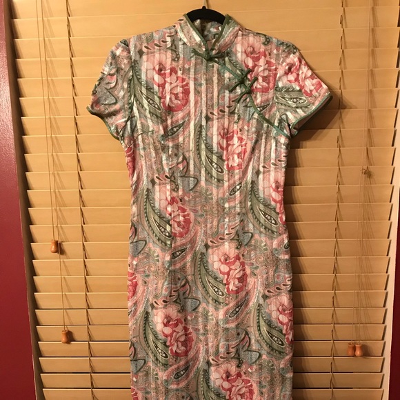 Classic Chinese dress - Picture 3 of 5